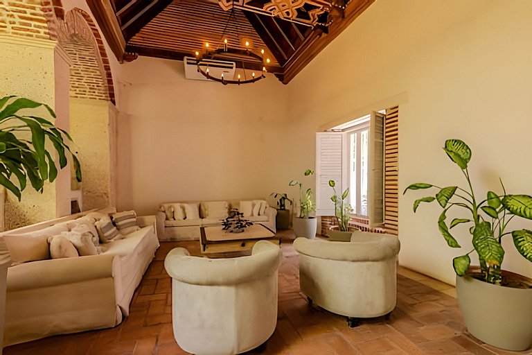 Casa de 5 Hab en la Ciudad Amurallada con Piscina