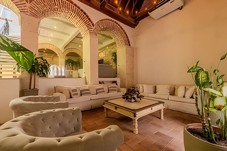 Casa de 5 Hab en la Ciudad Amurallada con Piscina