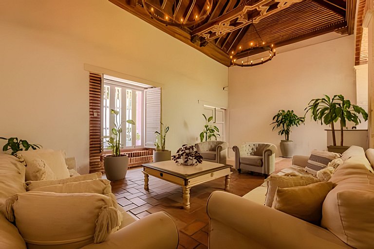 Casa de 5 Hab en la Ciudad Amurallada con Piscina