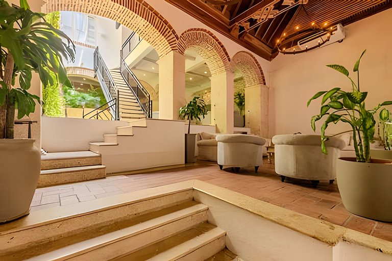 Casa de 5 Hab en la Ciudad Amurallada con Piscina