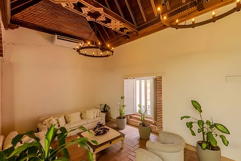 Casa de 5 Hab en la Ciudad Amurallada con Piscina