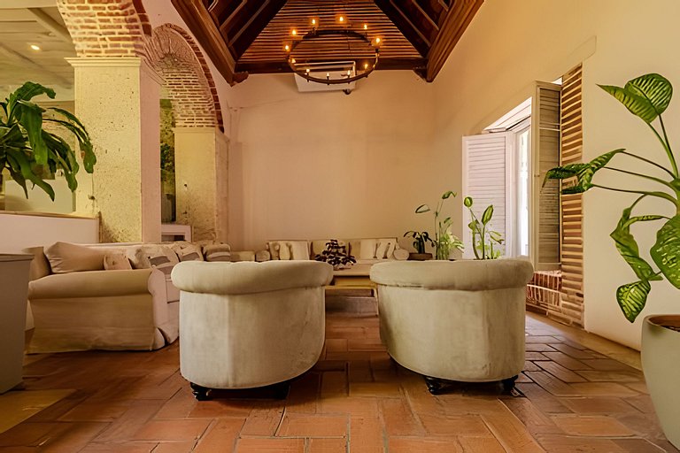 Casa de 5 Hab en la Ciudad Amurallada con Piscina