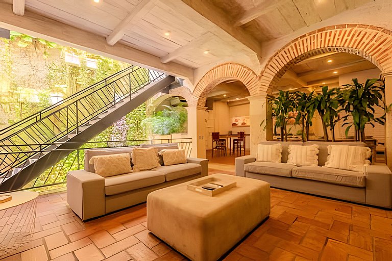 Casa de 5 Hab en la Ciudad Amurallada con Piscina