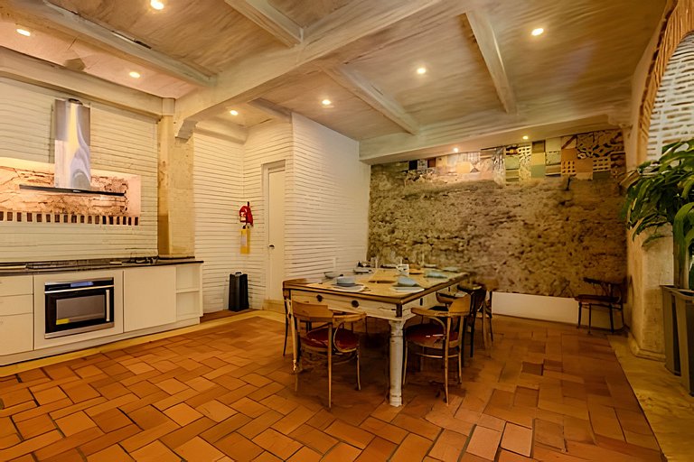 Casa de 5 Hab en la Ciudad Amurallada con Piscina