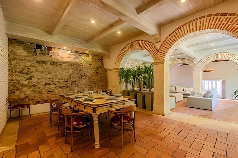 Casa de 5 Hab en la Ciudad Amurallada con Piscina