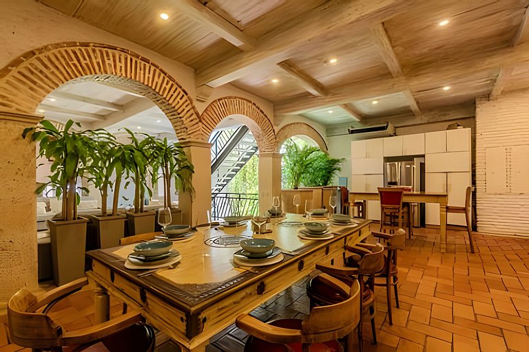 Casa de 5 Hab en la Ciudad Amurallada con Piscina