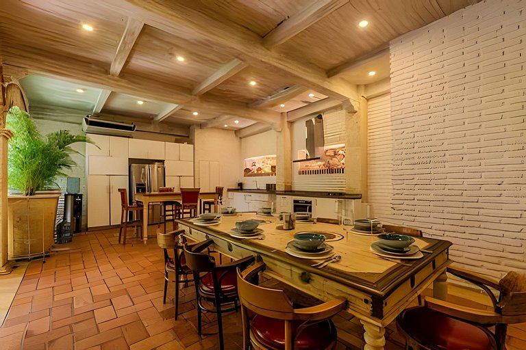 Casa de 5 Hab en la Ciudad Amurallada con Piscina