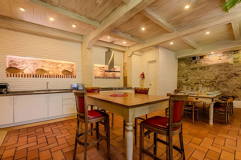 Casa de 5 Hab en la Ciudad Amurallada con Piscina