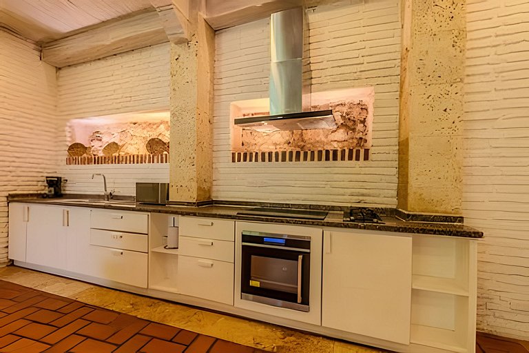 Casa de 5 Hab en la Ciudad Amurallada con Piscina