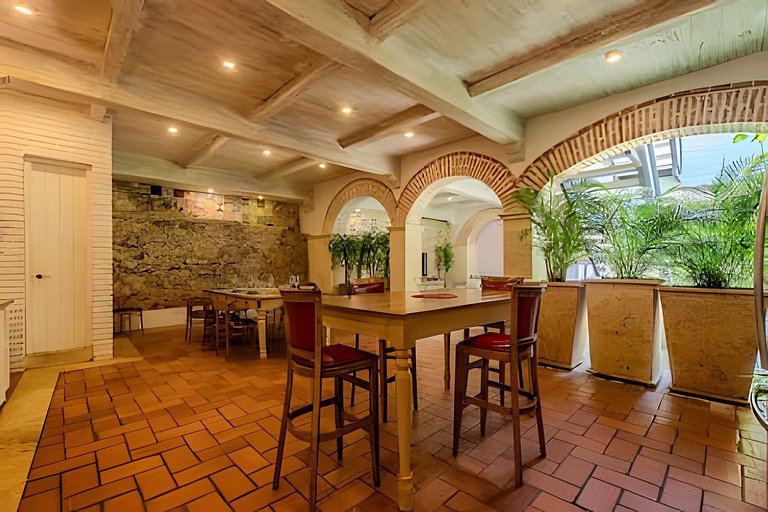 Casa de 5 Hab en la Ciudad Amurallada con Piscina