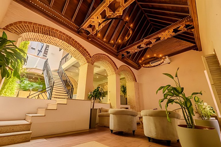 Casa de 5 Hab en la Ciudad Amurallada con Piscina