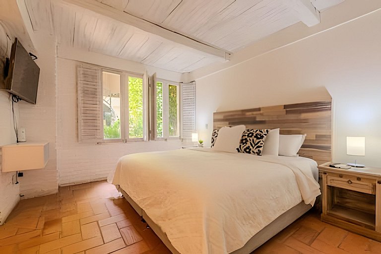 Casa de 5 Hab en la Ciudad Amurallada con Piscina