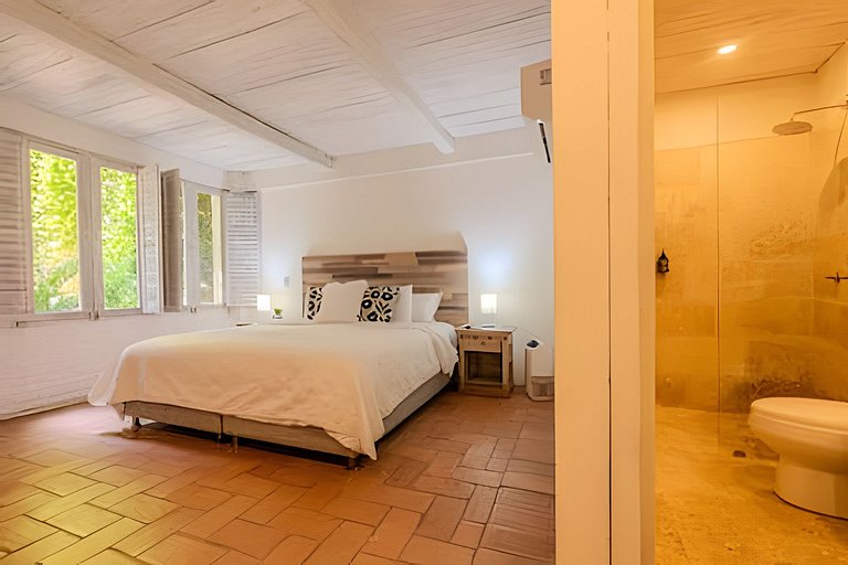 Casa de 5 Hab en la Ciudad Amurallada con Piscina