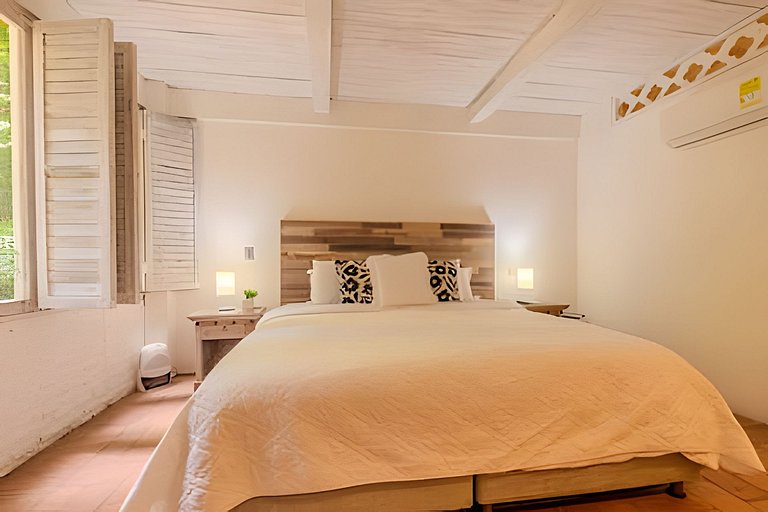 Casa de 5 Hab en la Ciudad Amurallada con Piscina