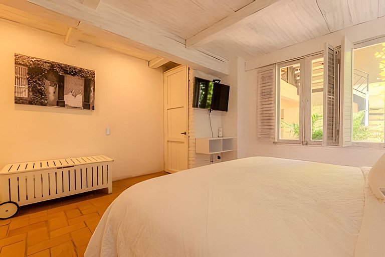 Casa de 5 Hab en la Ciudad Amurallada con Piscina