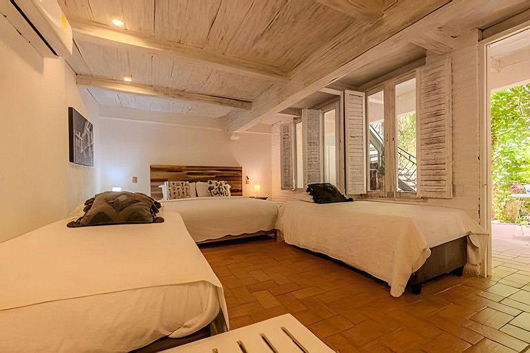 Casa de 5 Hab en la Ciudad Amurallada con Piscina