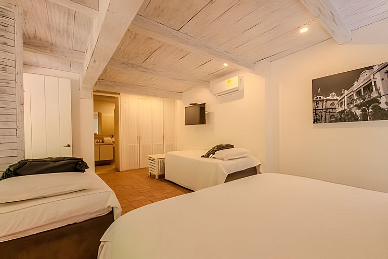 Casa de 5 Hab en la Ciudad Amurallada con Piscina