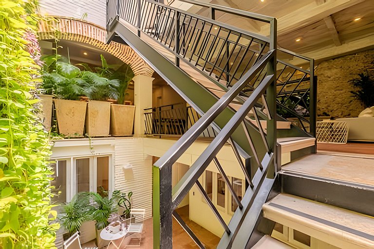 Casa de 5 Hab en la Ciudad Amurallada con Piscina