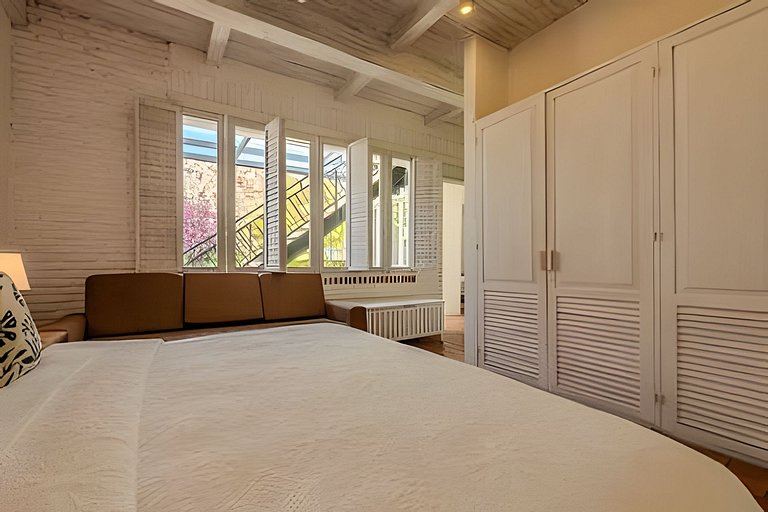 Casa de 5 Hab en la Ciudad Amurallada con Piscina