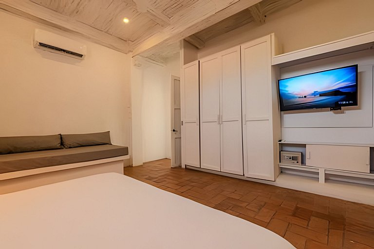 Casa de 5 Hab en la Ciudad Amurallada con Piscina