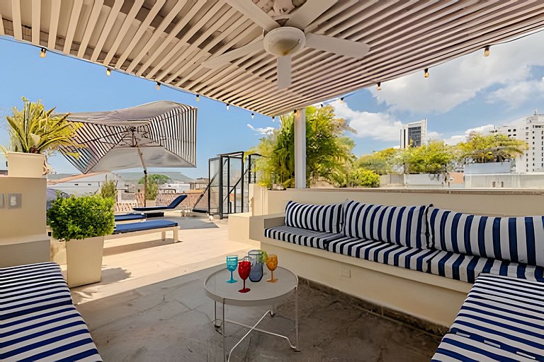 Casa de 5 Hab en la Ciudad Amurallada con Piscina