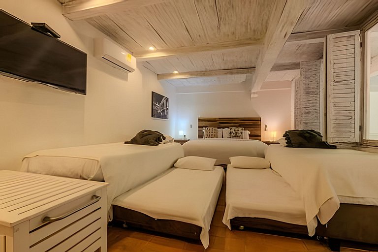 Casa de 5 Hab en la Ciudad Amurallada con Piscina