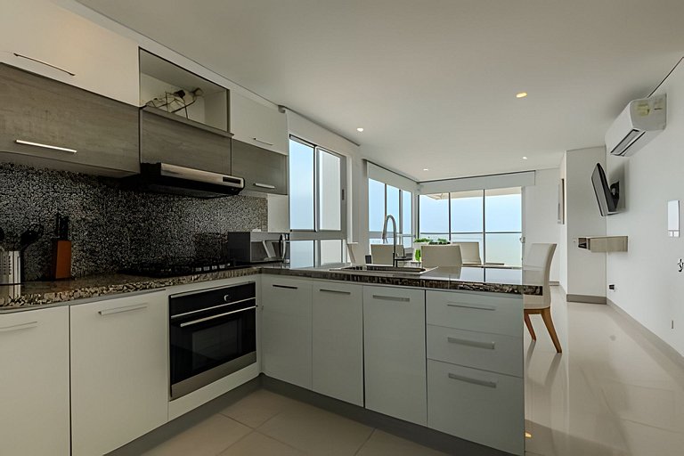 ¡Espectacular Apto Con Vista al Mar Piso 28!