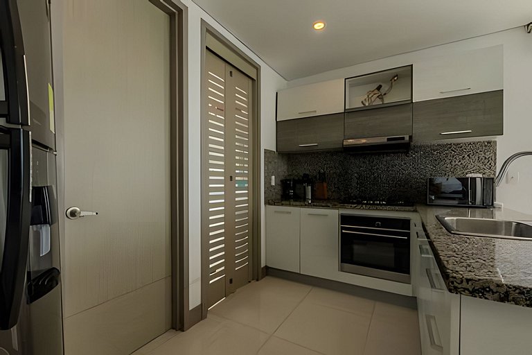 ¡Espectacular Apto Con Vista al Mar Piso 28!