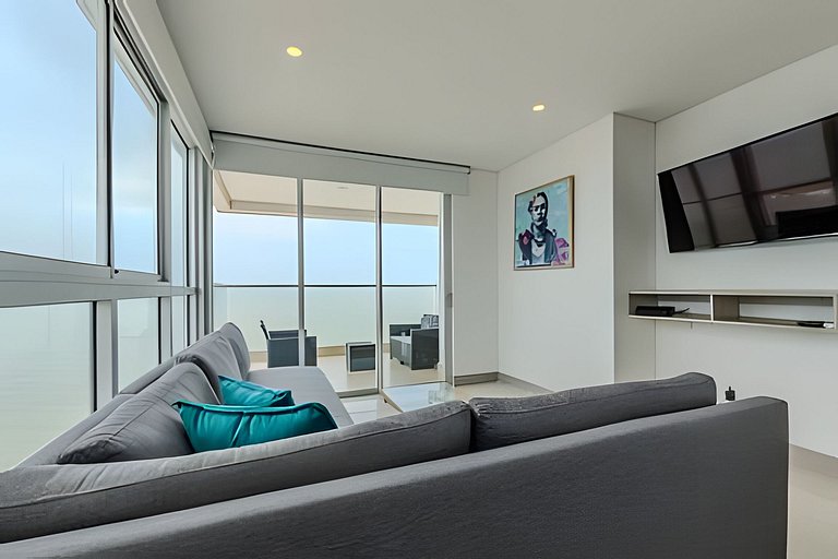 ¡Espectacular Apto Con Vista al Mar Piso 28!