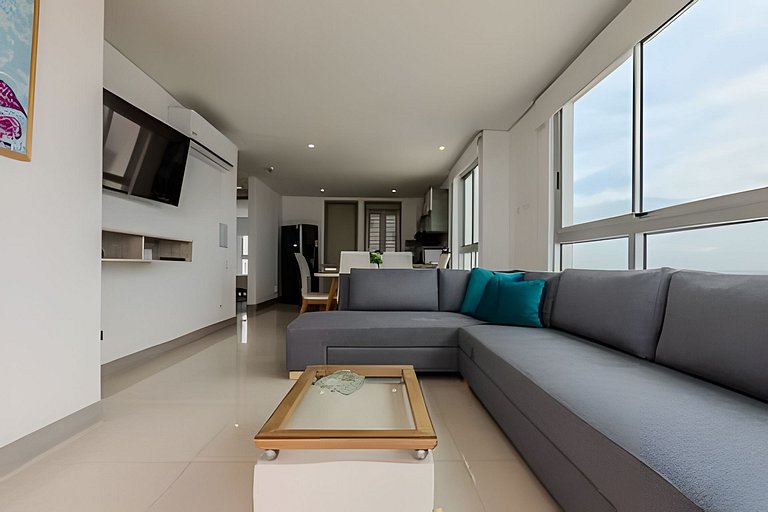 ¡Espectacular Apto Con Vista al Mar Piso 28!