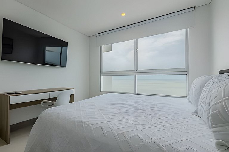 ¡Espectacular Apto Con Vista al Mar Piso 28!