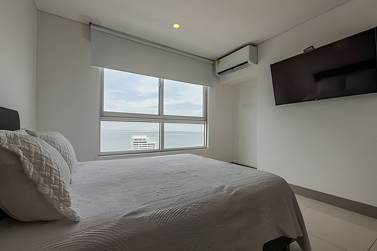 ¡Espectacular Apto Con Vista al Mar Piso 28!