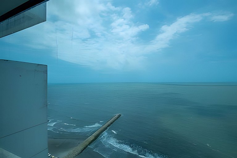 ¡Espectacular Apto Con Vista al Mar Piso 28!