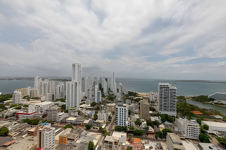 ¡Espectacular Apto Con Vista al Mar Piso 28!