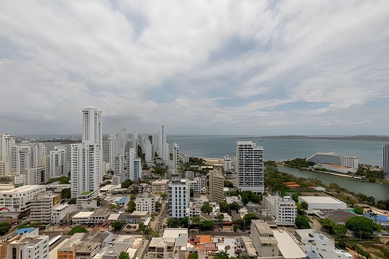 ¡Espectacular Apto Con Vista al Mar Piso 28!