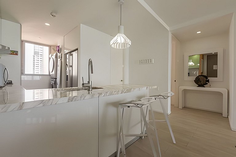 Lujoso Apto de 2 habitaciones en piso 15