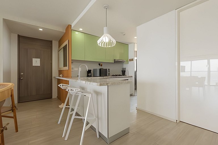 Lujoso Apto de 2 habitaciones en piso 15