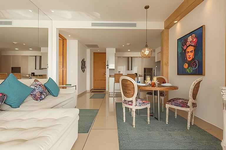 Lujoso Apto con Vista al Mar - H2 1806