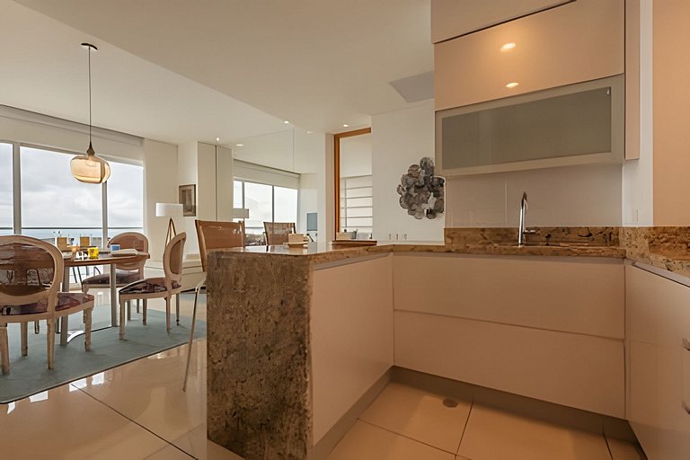 Lujoso Apto con Vista al Mar - H2 1806