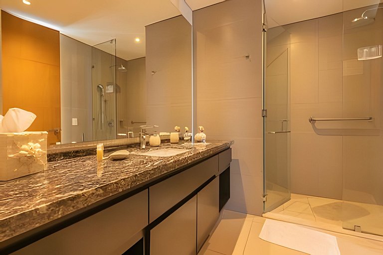 Lujoso Apto con Vista al Mar - H2 1806