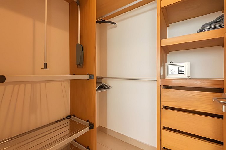 Lujoso Apto con Vista al Mar - H2 1806