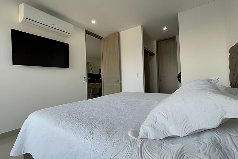 Infinitum  Spectacular 23rd floor 1 BR Condo