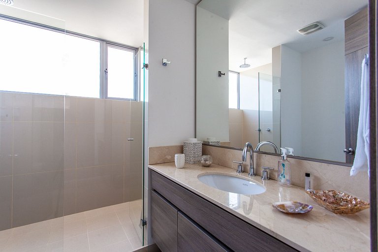 Lujoso Apto de 2 Hab en Piso 14 Morros City