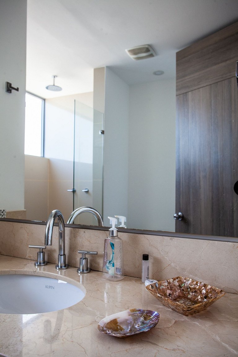 Lujoso Apto de 2 Hab en Piso 14 Morros City