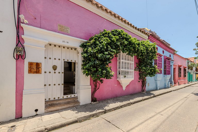 Casa de 5 Hab en la Ciudad Amurallada con Piscina