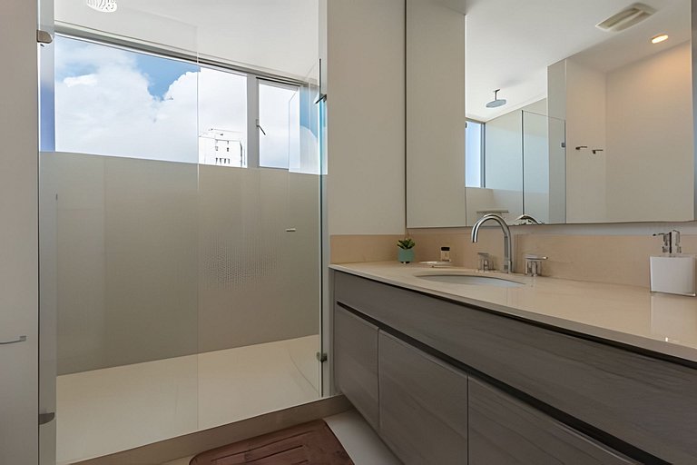 Lujoso Apto de 2 habitaciones en piso 30