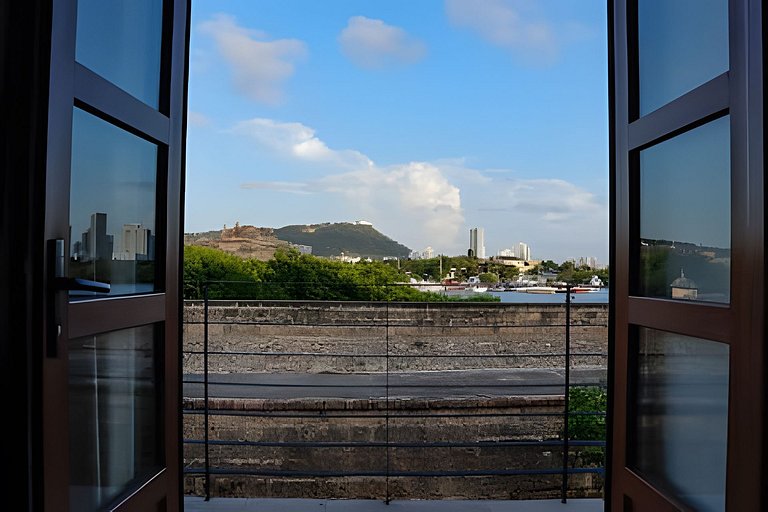 Relaxing New Apt w/ Balcony in Getsemani!