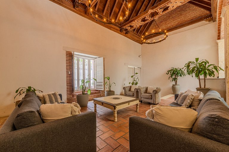 Casa de 5 Hab en la Ciudad Amurallada con Piscina