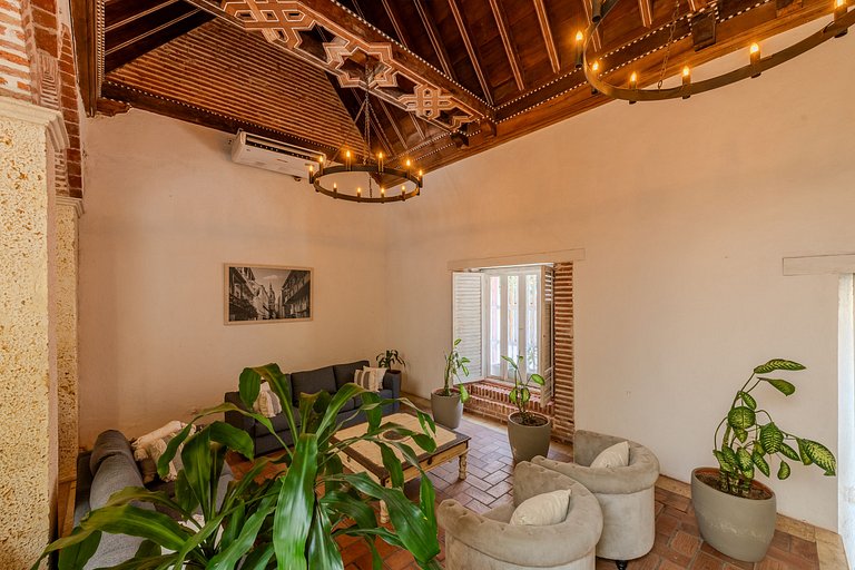 Casa de 5 Hab en la Ciudad Amurallada con Piscina