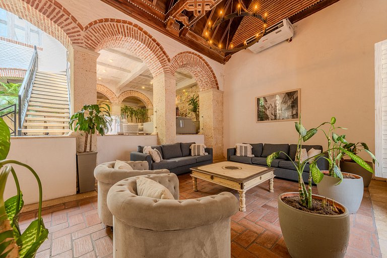 Casa de 5 Hab en la Ciudad Amurallada con Piscina